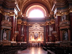 Interno della Basilica di Santo Stefano