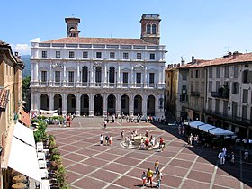 Piazza Vecchia.