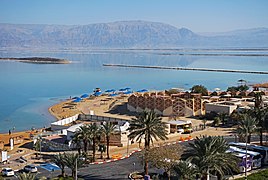 Marea Moartă (–417 m), cel mai jos punct de pe uscat