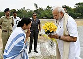 PM Modi and WB CM Mamata Banerjee at Santiniketan (25 May 2018)