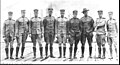 Nel marzo del 1914 la US Navy aveva istituito una scuola di volo a Pensacola, in Florida. Tra i sottufficiali del corso di quell'anno vi erano (da sinistra a destra): Lieutenant V.D. Herbster , Lieutenant W.M .McIlvain, Lieutenant P.N.L. Bellinger, Lieutenant R.C. Saufley , Lieutenant J.H. Towers , Lieutenant Commander H.C. Mustin, Lieutenant (Army) B.L. Smith, Ensign G. de Chevalier, e Ensign M.L. Stolz.