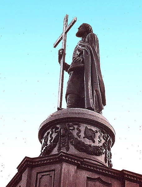 File:Knight Wladimir monument.jpg