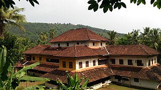 Le Kalyana Bhavanam dans le District de Kasaragod. Un bâtiment typique des grands manoirs keralais.