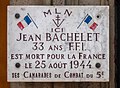 Tafel am Haus Nr. 79 erinnert an den Tod 1944 von Jean Bachelet, Mitglied der FFI
