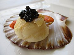 Vieira con caviar (Francia)