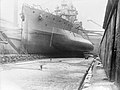 Britský monitor HMS Glatton v suchém doku za první světové války