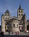 Deutsch: Trier, Dom mit Fahnenschmuck anläßlich der Heilig Rock Tage English: Germany, Trier, cathedral