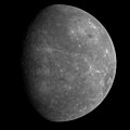 Første foto af Merkurs bagside, taget fra rumsonden Messenger.