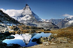 Egyik legismertebb hegycsúcsa, a Matterhorn