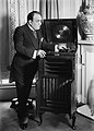 Enrico Caruso kun gramofono.