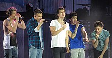 One Direction (2013) zleva Niall Horan, Liam Payne, Harry Styles, Zayn Malik, Louis Tomlinson