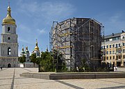 Пам'ятник, укритий від російських обстрілів. Липень, 2022