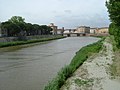 Lumi Arno në Pisa, afër Ponte della Fortezza (Fortress Bridge)