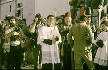 ערבים נוצרים בלבוש מסורתי בעת תהלוכת חג מולד בנצרת, 1986, אוסף דן הדני, הספרייה הלאומית