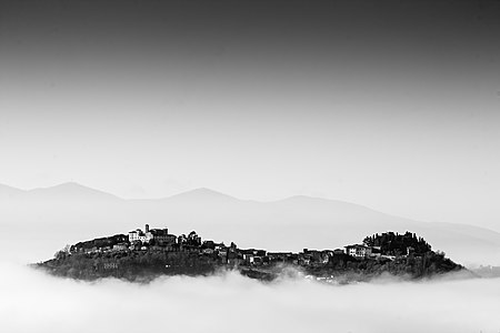 Rocca di Montecatini Alto sopra le nuvole Scatto di: Francesco Marracini
