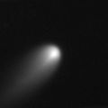 Cometa C/2012 S1 (ISON) fotografiată în noaptea de 10 spre 11 aprilie 2013 de telescopul spațial Hubble