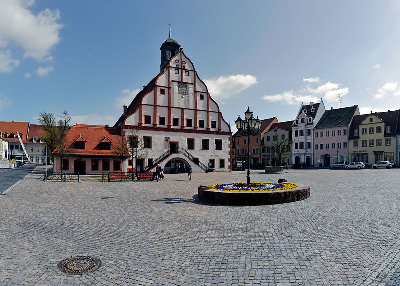 File:Grimma – Markt mit Rathaus (April 2011).jpg