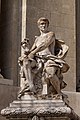 Une statue ornant l'entrée du Grand Palais.