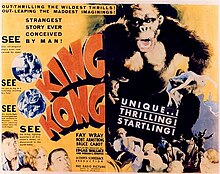 Affiche en couleur montrant un gorille en gros plan, et des personnages effrayés, avec le titre King Kong au centre.