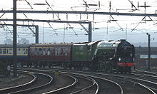 Stazione di Newcastle-upon-Tyne, 31 gennaio 2009: la Tornado attestata al treno d'esordio, il Peppercorn Pioneer