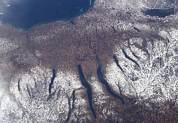 Zdjęcie satelitarne Finger Lakes w scenerii zimowej