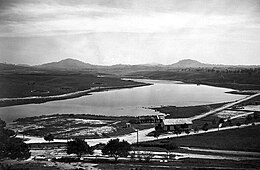 Hồ Xuân Hương cuối thập niên 1920 và năm 2007.