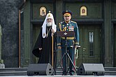 Sjojgu med rysk-ortodoxa kyrkans patriark Kirill vid invigningen av Huvudkatedralen för Ryska federationens väpnade styrkor i Kubinka, 14 juni 2020.