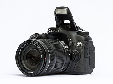 Canon EOS 70D body with EF-S 18-135 mm f/3.5-5.6 IS STM