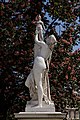 Une statue dans le jardin des Tuileries à Paris.