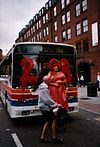 Ativistas LGBT proíbem a passagem de um ônibus na Albert Square um ano antes da transmissão de Bob & Rose.