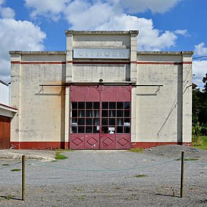 Baignes-Sainte-Radegonde, ancien garage Citroën.