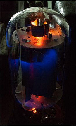 Glowing vacuum tube