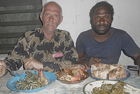 Colazione con un aborigeno (Isola di Pentecoste, Vanuatu, 2019) — Se hai l'opportunità di vivere come ospite di un aborigeno, mangiando come lui, questi sono due vantaggi contemporaneamente.