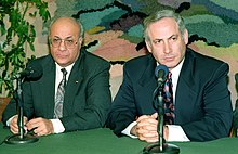 נתניהו עם יוסי בן אהרון, לאחר חזרה משיחות משא ומתן בוושינגטון שהתקיימו לאחר ועידת מדריד, 1992