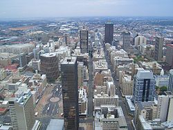 Die sentrale sakekern van Johannesburg. Die metropool van Gauteng is in die ekonomiese hartland van Suid-Afrika geleë.