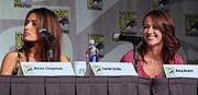 Acker with Sarah Shahi at the Person of Interest panel at the San Diego Comic Con (21 July 2013)
