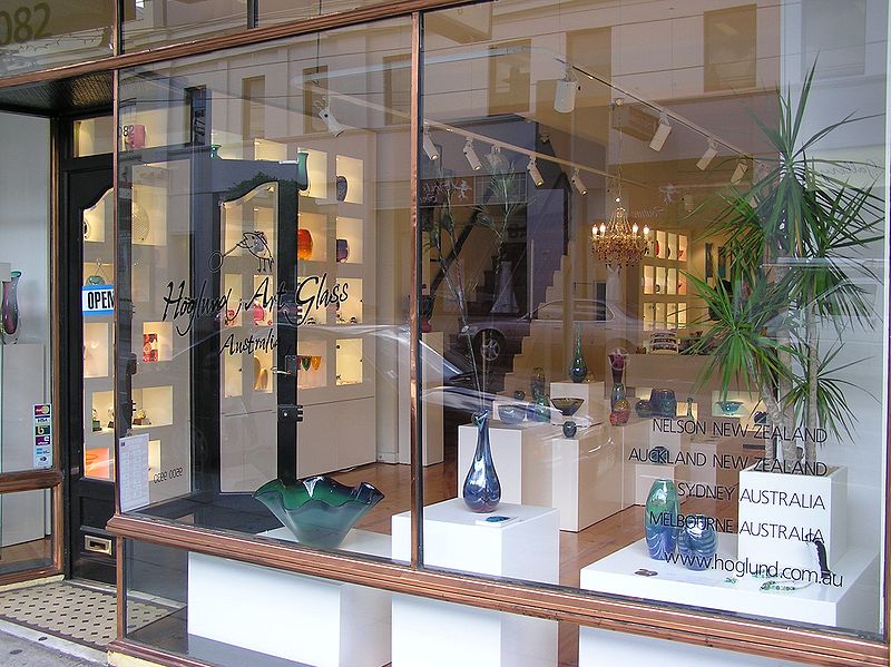 File:A Front Shopping Window of an Art Glass Shop in High Street Armadale.jpg