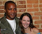 Acker with J. August Richards at a John Kerry fundraiser (24 October 2004)