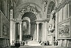 L'Escalier royal surmonté des armes du pape Alexandre VII, à droite, la statue de l'empereur Constantin Ier, à gauche, la lumière vient du passage menant à la basilique Saint-Pierre.