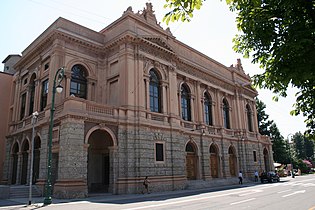 Le Théâtre Donizetti.