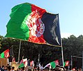 أعلام ترفرف خلال مظاهرة مناهضة لطالبان في برلين بألمانيا (2021)