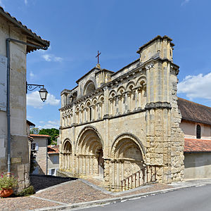 Aubeterre-sur-Dronne, façade de l'église Saint-Jacques