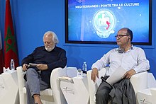 Hassan Najmi e il poeta italiano Giuseppe Conte, autore della prefazione alla sua raccolta In disparte e altre poesie (Astarte, 2021), a Rabat nel 2022