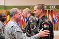 オハイオ州兵としてアフガニスタン紛争に参加した曹長(右手前)と中尉(左奥) (2012年10月16日)