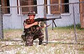 PK機関銃を携行する兵士(1996年8月24日)