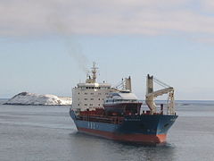 La nave cargo della BBC California in arrivo dalla Norvegia a Saint-Pierre nel 2005