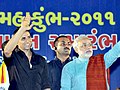 Akshay Kumar and Narendra Modi in Vadodara at the inagugration of 2011 Khel Mahakumbh.