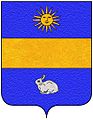D'azzurro, alla fascia d'oro, sormontata da un sole dello stesso, e accompagnata in punta da un coniglio aggruppato d'argento (famiglia Coniglio di Sicilia)[4]