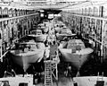 Stavba torpédových člunů PT v americké loděnici Higgins