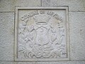 Rappresentazione dello stemma in piazza Guglielmo Marconi